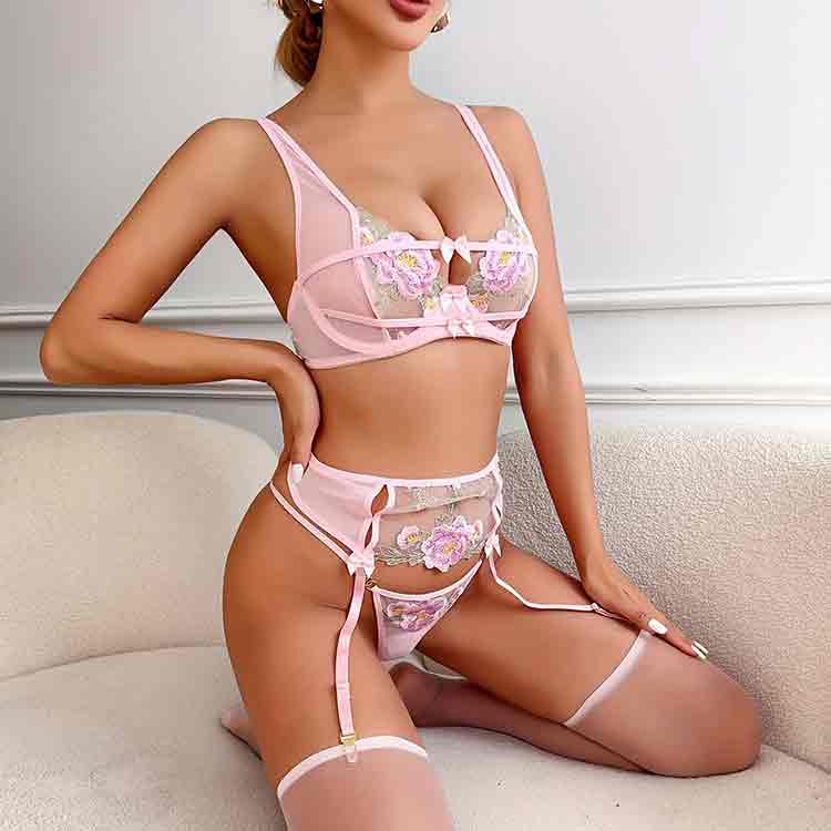 Fo -éadaí sexy crotchless: glacadh le muinín agus le hallure